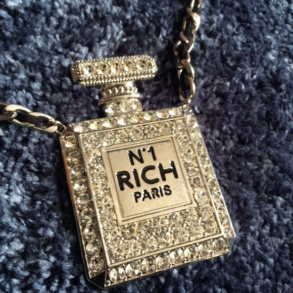 Perfume bottle necklace - Picture 5 of 6